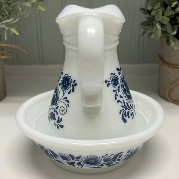 Vintage AVON Skin-So-Soft Delft Blue Bath Oil Bowl & Pitcher Set 1970's - Picture 3 of 9
